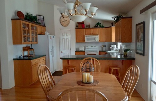Meridian House | House Share with private bedroom, bathroom and garage