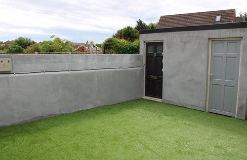 Havering Park House | House - Sleeps 10 - Garden - Parking