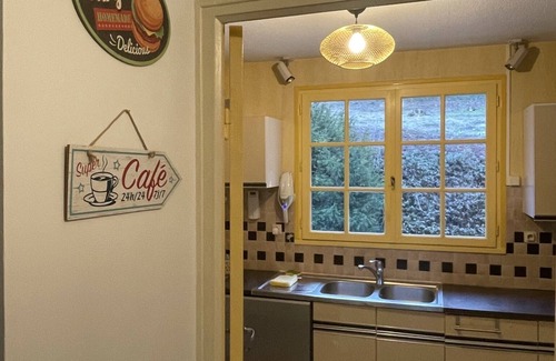 Belleu Villa | House sleeps 21, heated indoor pool, 1h from Paris