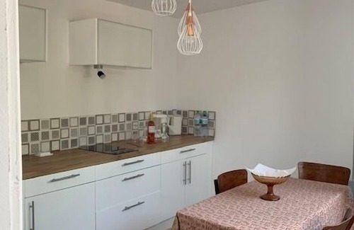 Prilep House | House Sleeps 6-Garden-FreeParking-Bbq-Patio