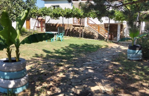 Prilep House | House Sleeps 6-Garden-FreeParking-Bbq-Patio