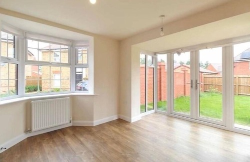 Burton Latimer House | House-Sleeps 8-Parking-Garden