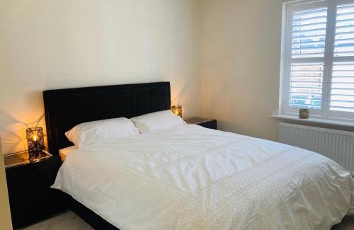 Kettering House | House-Sleeps 8-Parking-Garden