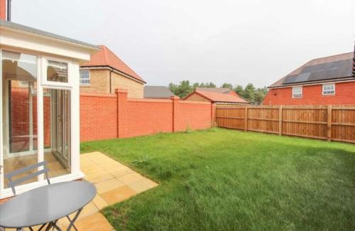 Kettering House | House-Sleeps 8-Parking-Garden