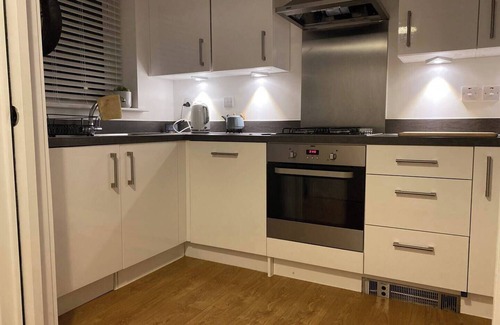 Newark upon Trent House | House-Sleeps3-Parking-Garden-PetFriendly