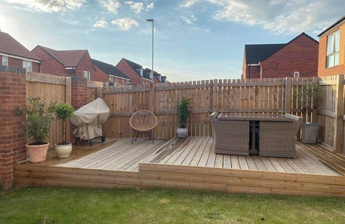 Newark upon Trent House | House-Sleeps3-Parking-Garden-PetFriendly