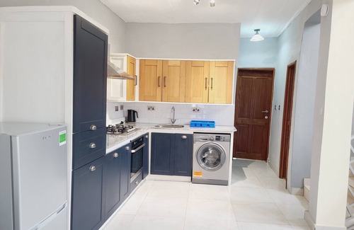 Freetown House | House Sleeps6-bbq-balcony-scenicmountainview