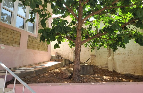 Freetown House | House Sleeps6-bbq-balcony-scenicmountainview