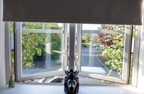 Bingham House | House Sleeps6-Garden-PetsOk-Parking-Long stay disc