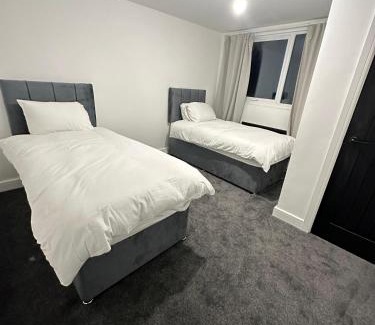 Chapeltown House | House-Sleeps8-Parking-Garden
