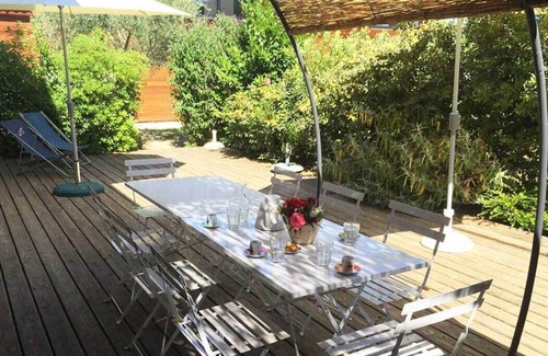 Crestet House | House & Studio for 6 - 8 travellers with views of Mont Ventoux