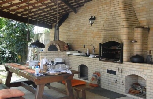 Praia da Vila House | House surrounded porch, 4 bedrooms, pool, barbecue and volleyball court