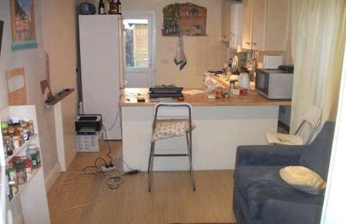 Southfields House | House, SW London. 4 Beds. 2 Toilets. 12 Mins Tube. 2 Mins Buses