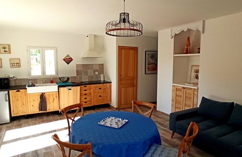 Velaux House | House T2 of 50m2, air-conditioned with terrace overlooking the olive trees