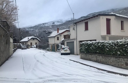 Savignac-les-Ormeaux House | House T4 - 3 bedrooms - sleeps 6 - town center