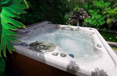 Waimanalo House | House that has it all, Hot Tub, Kayaks, Surf Boards, Snorkeling gear & more