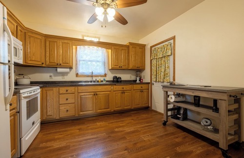 Chippewa Falls House | House that is connected to a BAR! Sleeps 8 on the UTV/Snowmobile trail!