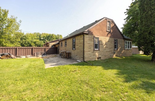Chippewa Falls House | House that is connected to a BAR! Sleeps 8 on the UTV/Snowmobile trail!