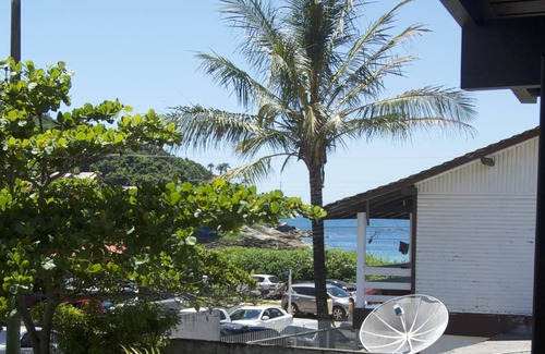 Quatro Ilhas Ski Chalet | House to 50 mt beach of 4 Islands, with view.