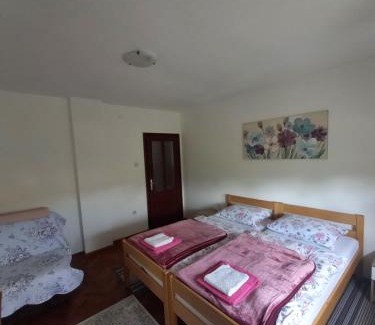 Vrhovine House | House Veljko