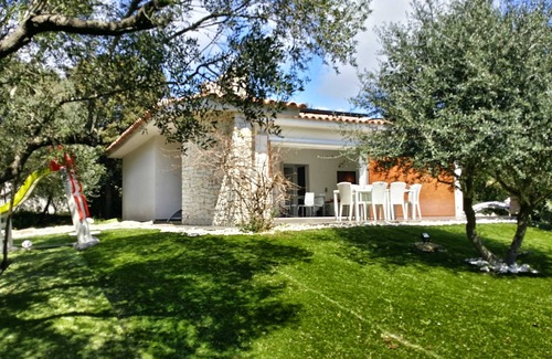 Bonifacio Villa | House /Villa - BonifacioHouse with garden