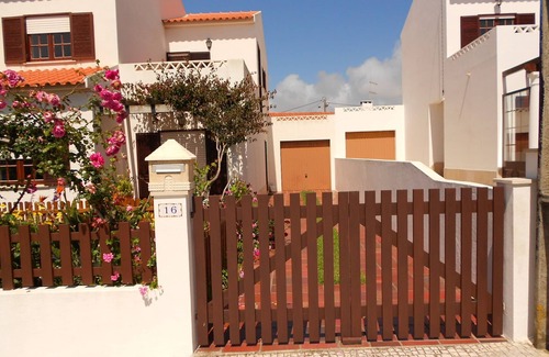 Torres Vedras Villa | House/Villa - Santa Cruz - TV - Lisbon - 700 meters from the beach