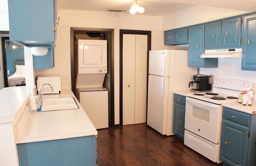 Mahncke Park House | House w/Private Heated Pool; walk to zoo & museums close to downtown
