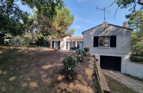 Boyardville House | House with large garden in an oyster farming site close to the beach and the golf course.