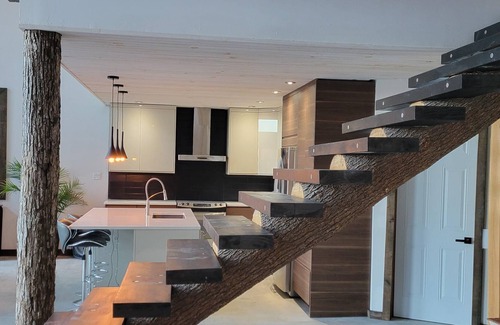 Saint-Hippolyte Ski Chalet | House with 4 bedrooms and 2 bathrooms