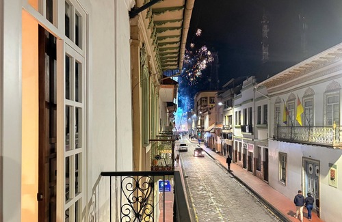 San Blas House | House with 5-bedroom 5 bathrooms in charming Colonial Cuenca Center - Casa 621