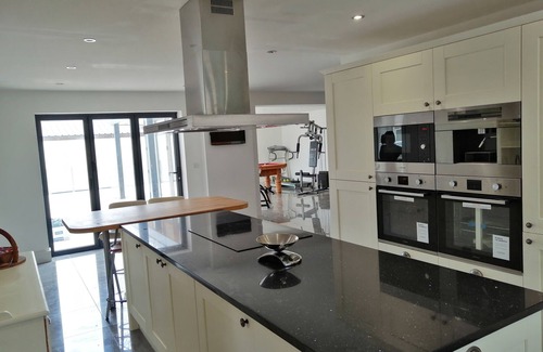 Brough House | House with 5 Double bedrooms including large family room,4 Bathrooms, Gym &patio