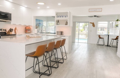Edgewater House | House With A Boat - Boat, Heated Pool, Kayaks