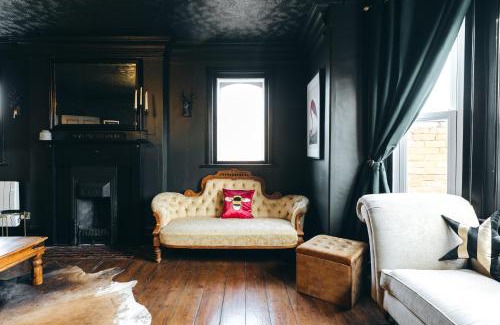 Shawbury House | House with a cinema and games room, sleeps 17
