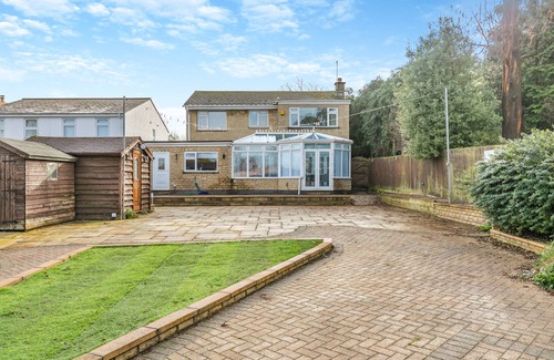 Gloucester House | House with a games room, a large garden & Hot Tub
