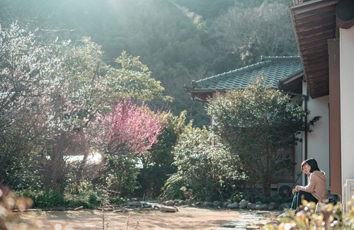Kawazu House | House with a hot spring flowing directly from the source and a large garden/Kamo-gun Shizuoka