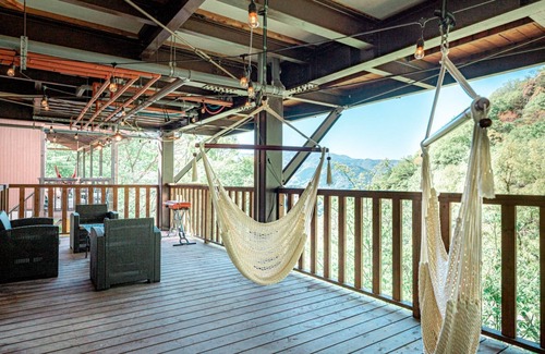 Shimotaga House | House with a large terrace and a natural hot spring rock bath/Atami Shizuoka