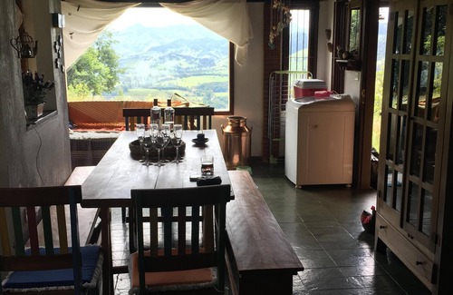 Goncalves House | House with a view of Pedra do Baú