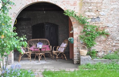 Fabriano House | House with art deco frescos and garden, a village on the hills Marche and Umbria