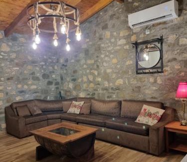 Vourgareli Apartment | House with big garden and barbeque in nature