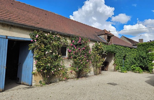 Epineau-les-voves House | House with character: fenced garden, ideal for familly