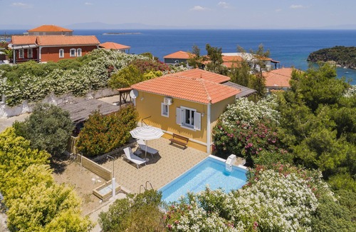Samos Town Villa | House with character, private swimming pool, spectacular view