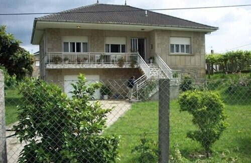 Rianxo Villa | HOUSE WITH CLOSED ENCLOSURE, GARDEN, GARDEN, 3 BEDROOMS 2600 METERS FROM THE BEACH
