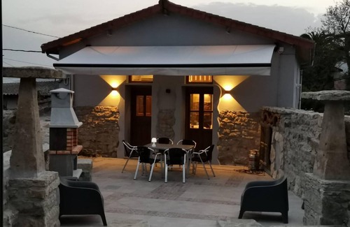 Llamero Cottage | House with enclosed porch (ideal for pets), barbecue, ping pong table. VV 2047 AS