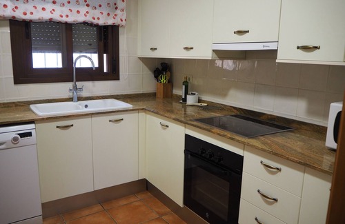Tortosa Cottage | House with fenced garden, ideal for families. Near mountain and Ebro Delta.