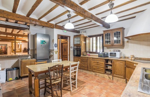 Horcajo de Santiago House | House with pool in the countryside 11 to 14 people, ideal for groups