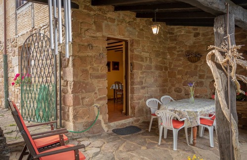 Salinas de Pisuerga Cottage | House with garden and barbecue, ideal for families with pets.