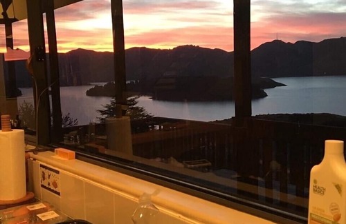 Diamond Harbour House | House with fantastic view of harbour near beaches, walks, golf and tennis clubs.
