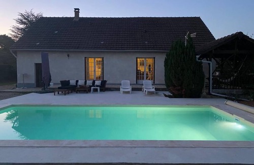 Nogent-sur-Vernisson House | House with heated swimming pool 130 km from Paris
