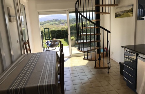Kokotia House | House with FREE WiFi, pool, garden, beach 200 meters away, tennis courts.