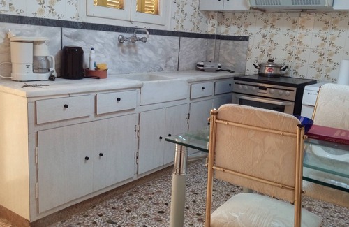 Keratsinion House | House with garage at Keratsini close to port of Piraeus and Park Selepitsari